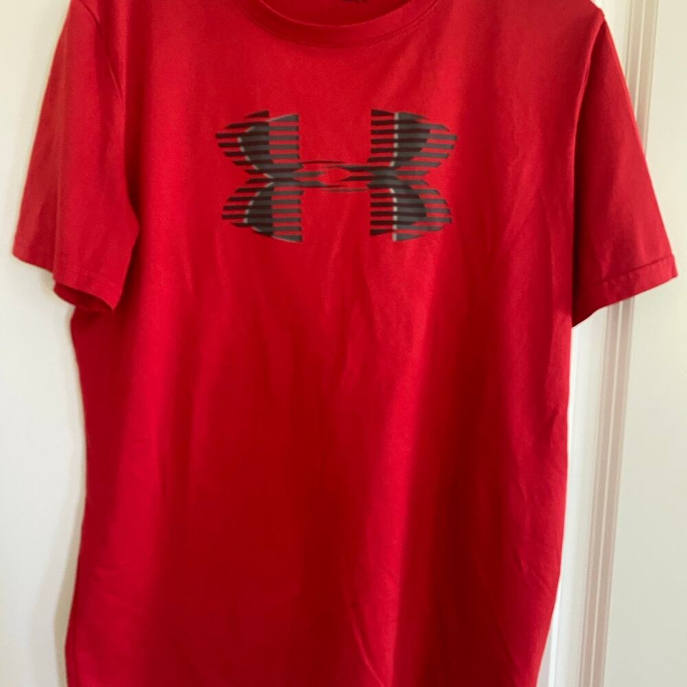 Under Armour men’s red T-shirt size small